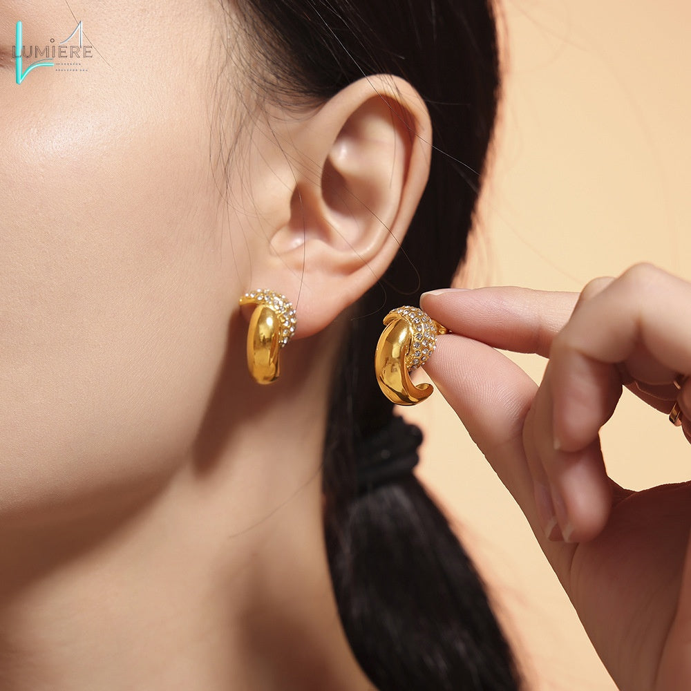 Crescent shaped creative diamond stud earrings