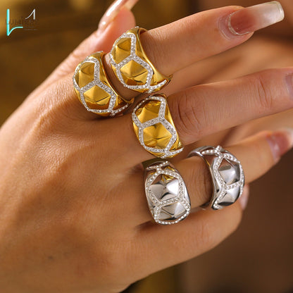Titanium plated 18k gold pentagonal splicing diamond inlaid ring