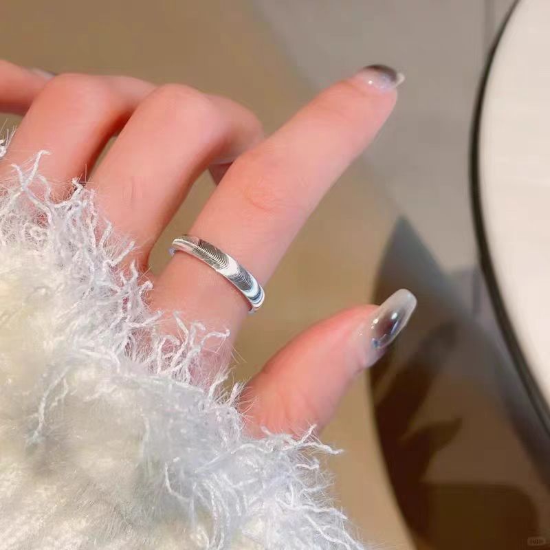 Cat's Eye Ripple Closure Ring