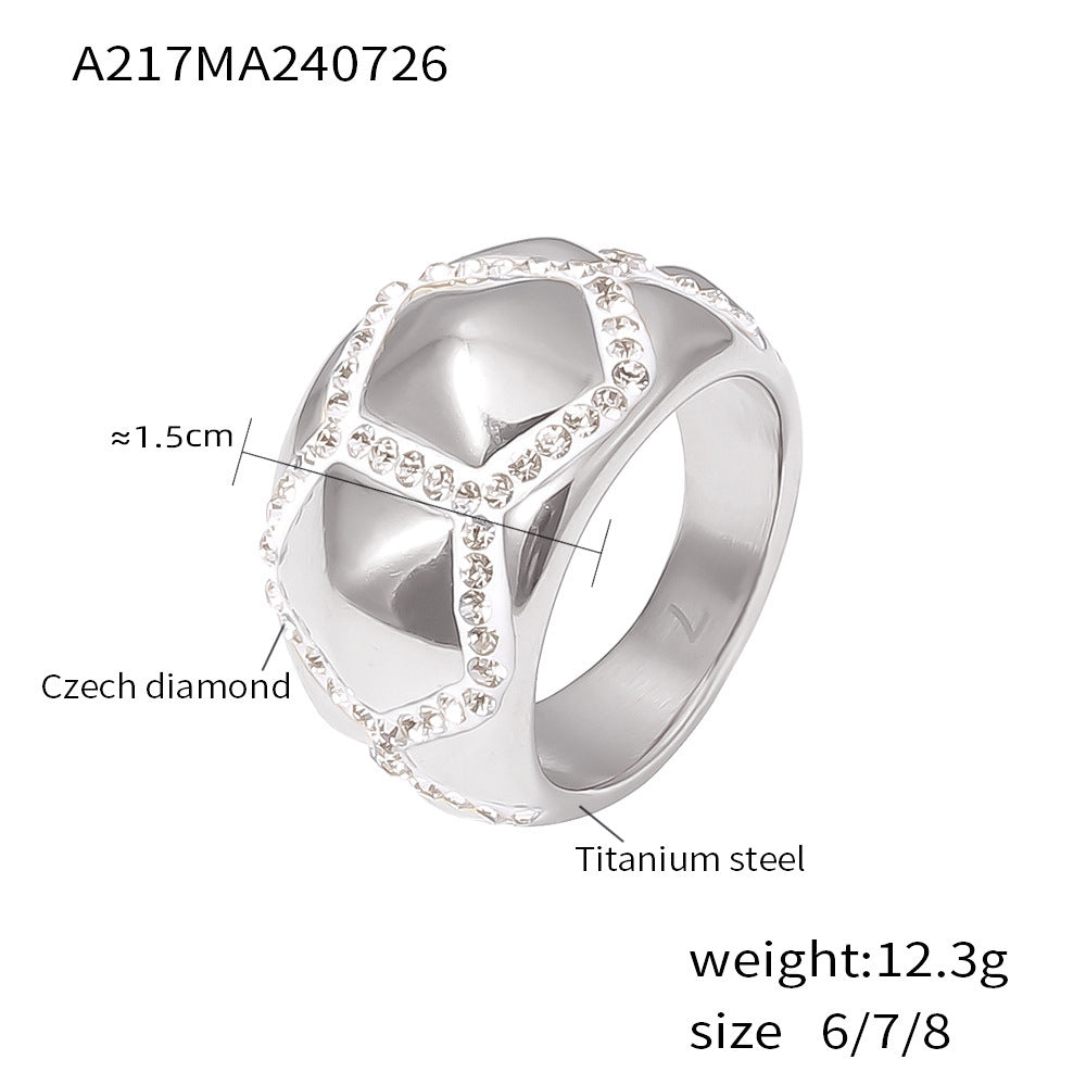 Titanium plated 18k gold pentagonal splicing diamond inlaid ring